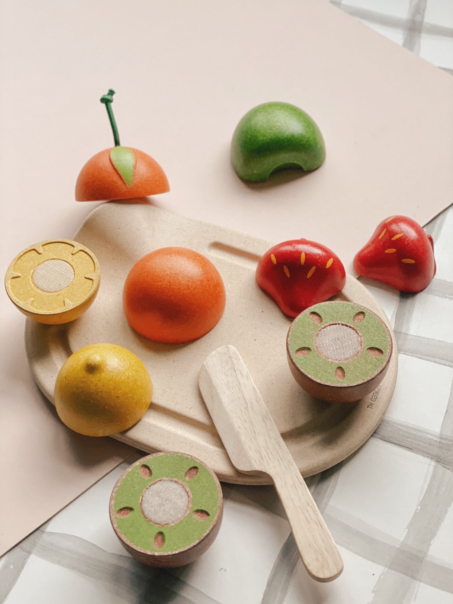 SEA APPLE CURATES: PLANTOYS
