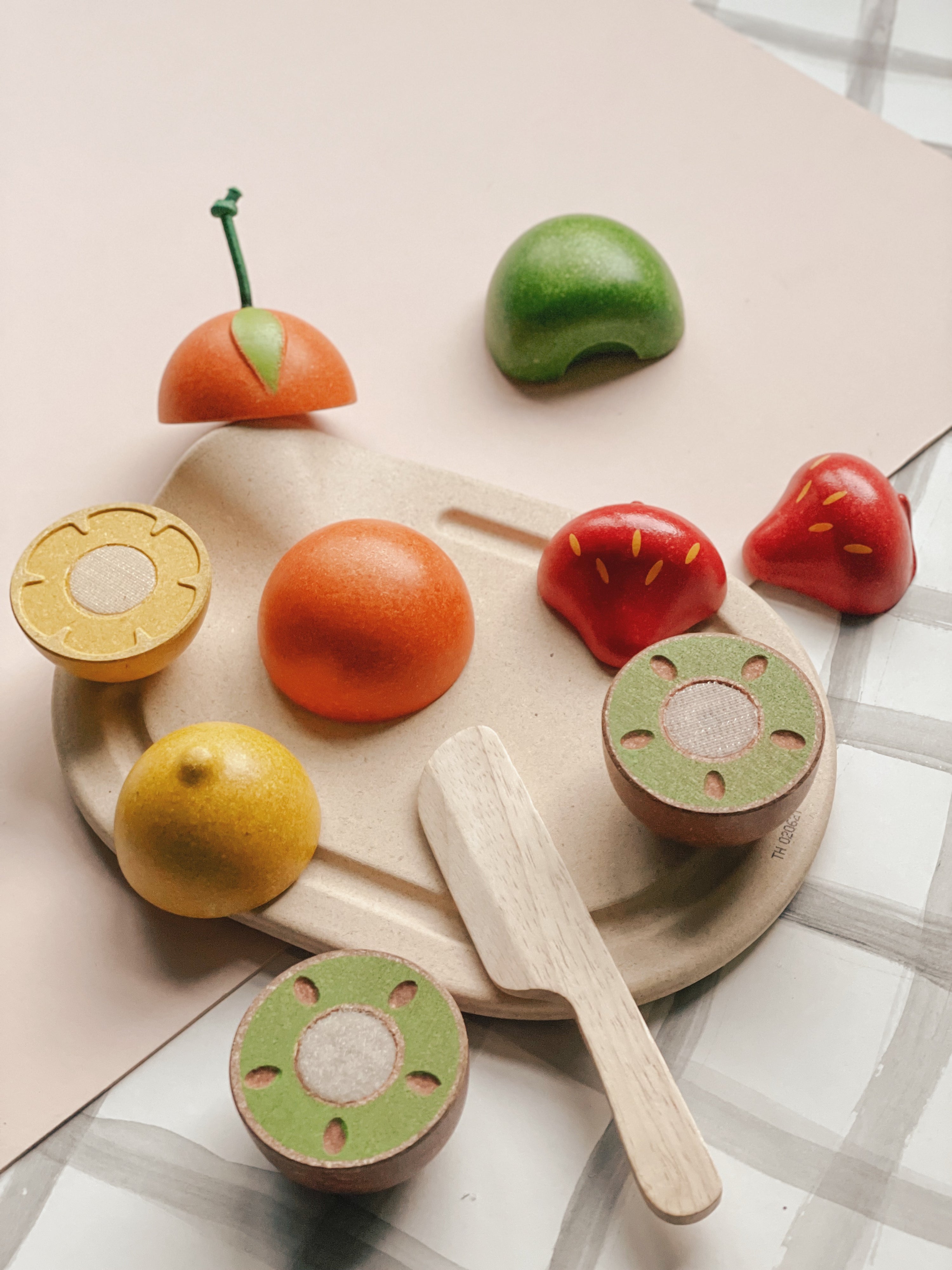 SEA APPLE CURATES: PLANTOYS